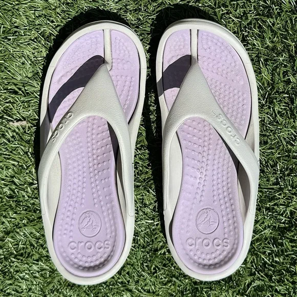 Crocs flip flops lavender purple lilac slides pool shoes beach poolside - Picture 1 of 4
